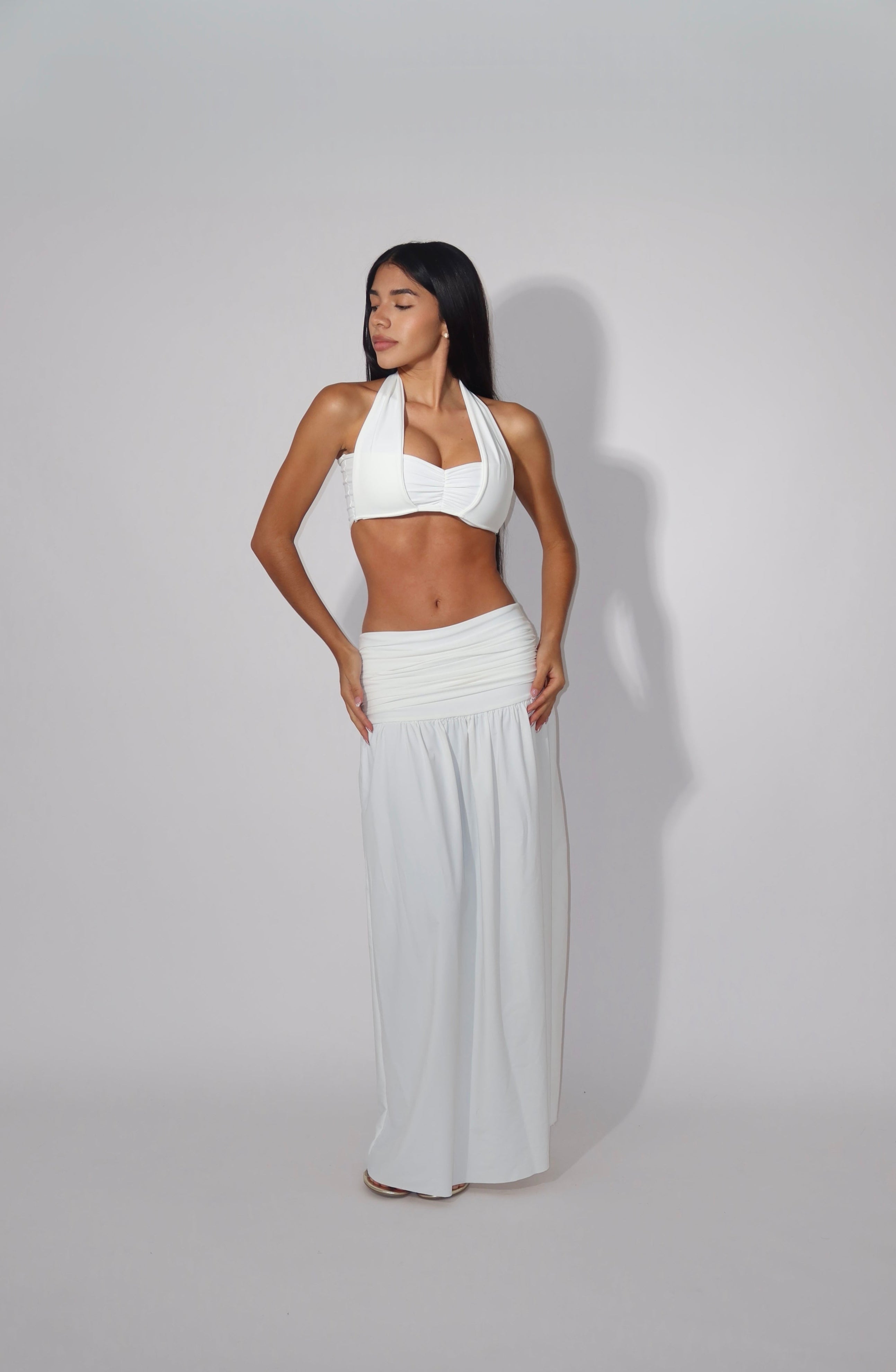 Conjunto halter blanco con falda larga